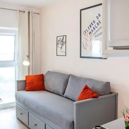 Sunny New-build Studio, Ac, Direct Tram To Center Apartment *