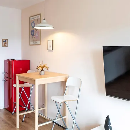 Sunny New-build Studio, Ac, Direct Tram To Center * Pozsony