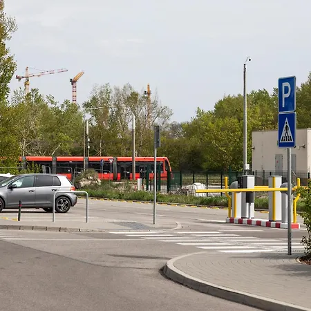 Apartman Sunny New-build Studio, Ac, Direct Tram To Center